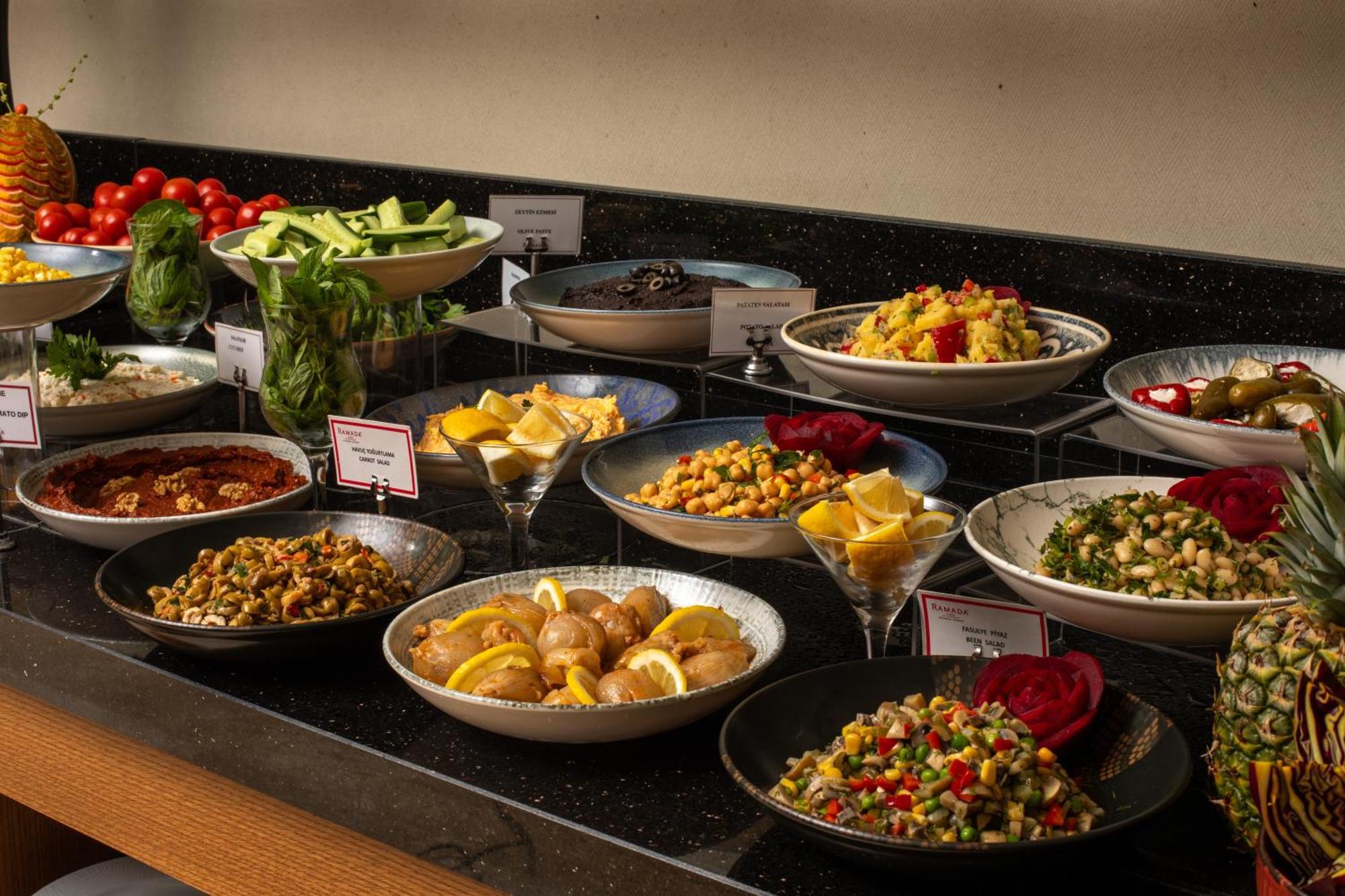 Ramada Plaza By Wyndham Istanbul Atakoy Hotell Eksteriør bilde
